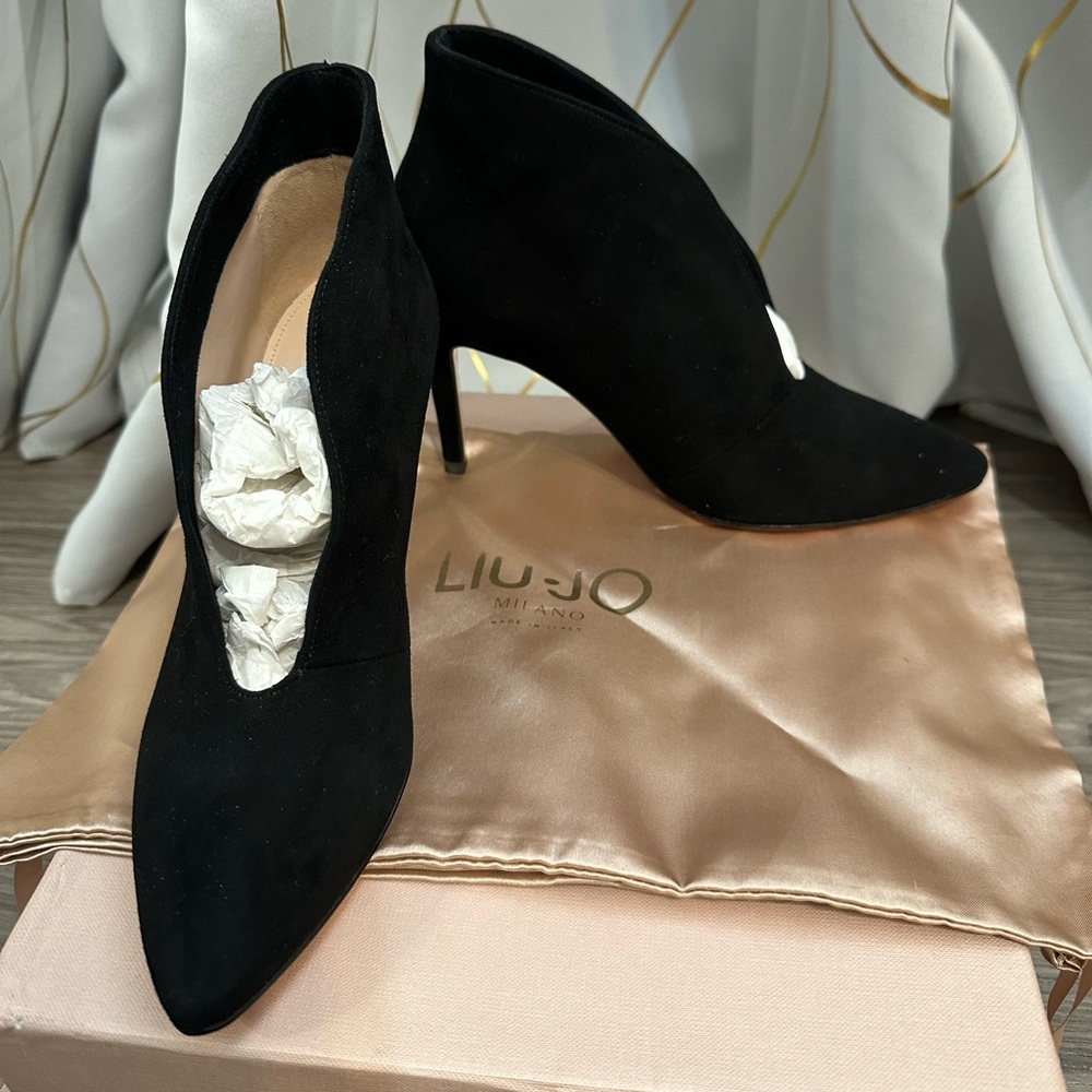 Liu Jo Brand New Suede Ankle Booties Pumps S36